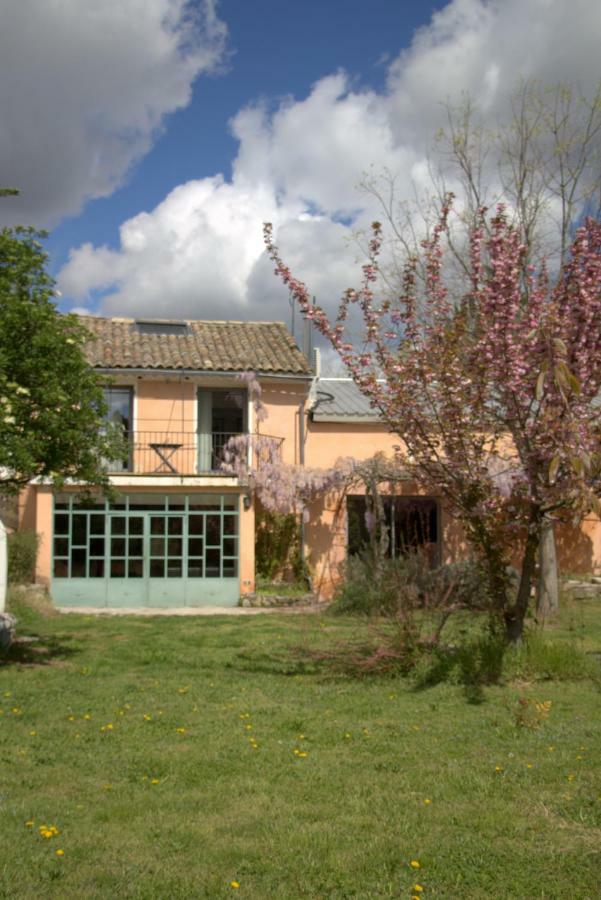 Mas Du Petit Claux Hotel Barbentane Exterior photo